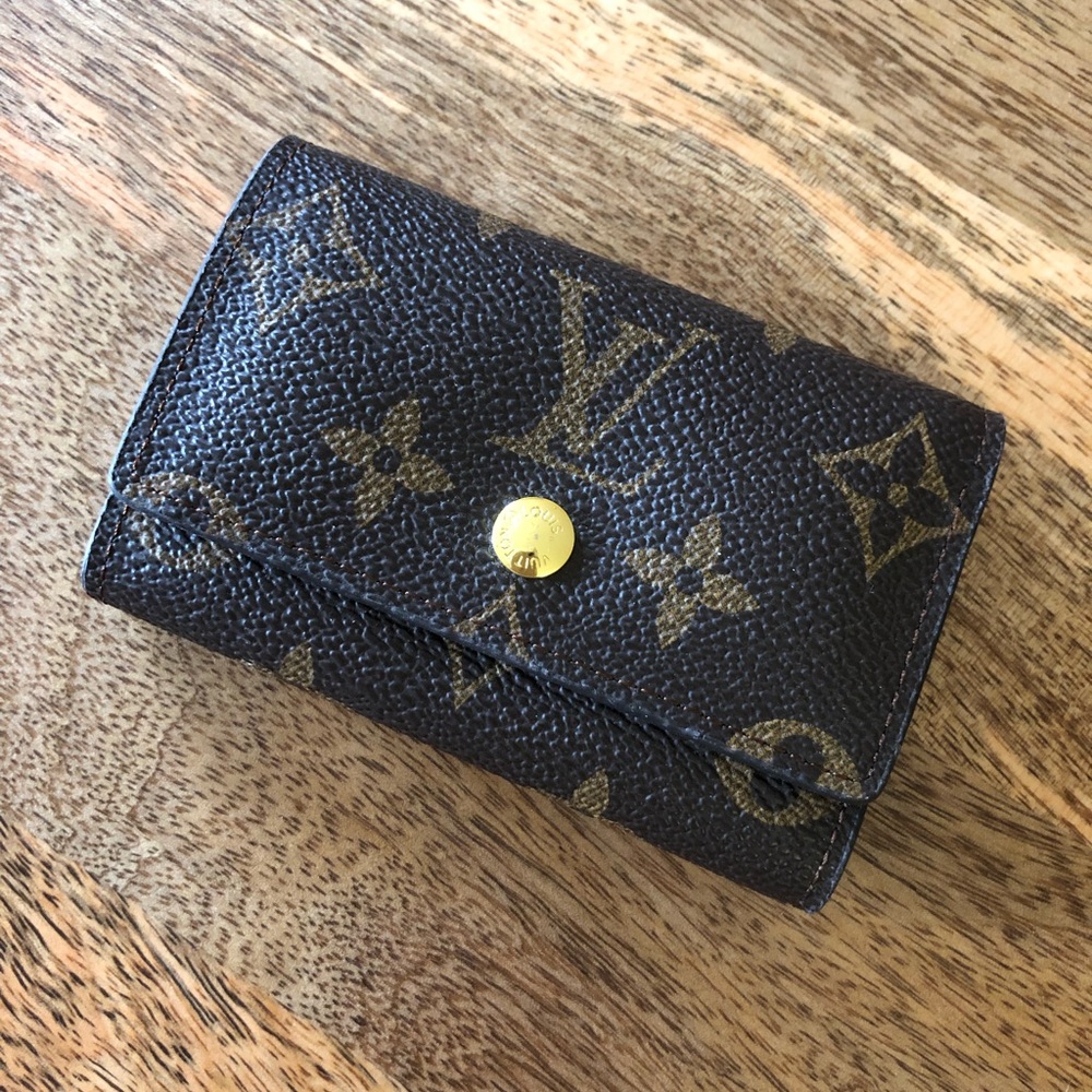 Louis Vuitton 6 key holder M62630